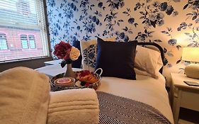 Potter'S Retreat By Spires Accommodation An Adorably Quirky Place To Stay In Newcastle Under Lyme